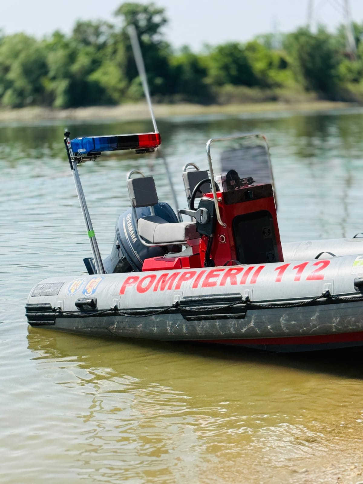 Echipaj de scafandri căutând un tânăr în apa balței din Teleorman Echipaj de scafandri căutând un tânăr în apa balței din Teleorman