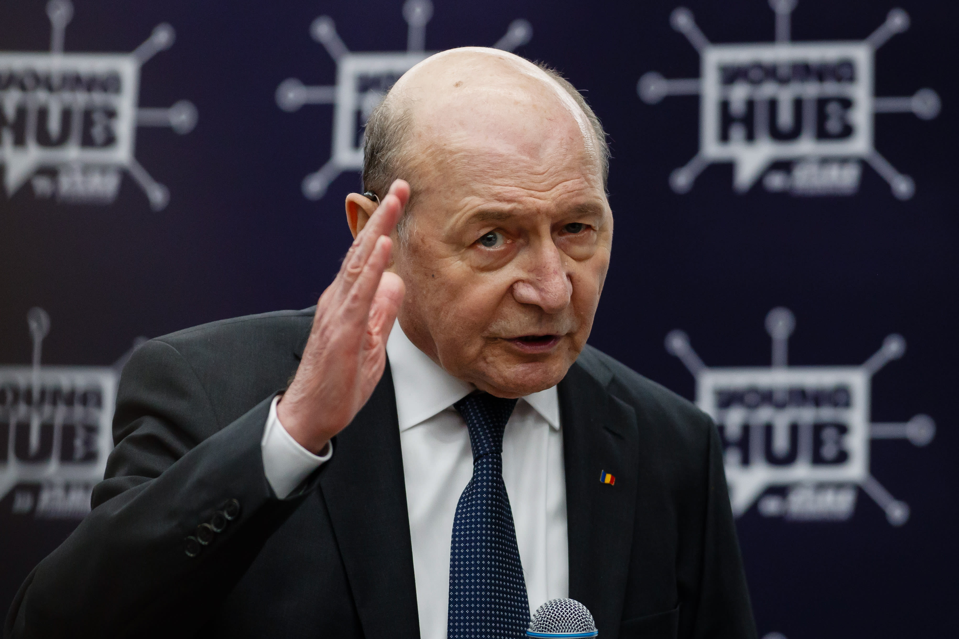 Traian Băsescu în studio, comentând cazul Georgescu Traian Băsescu în studio, comentând cazul Georgescu