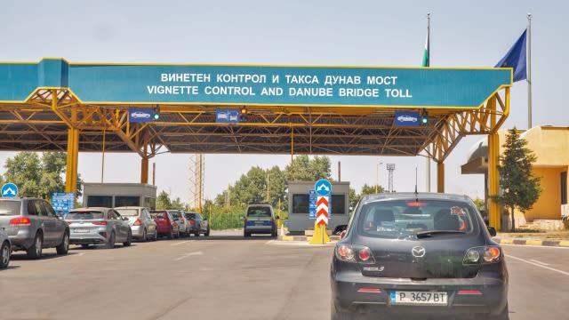 Trecere de frontieră Bulgaria cu indicator pentru vinieta de drum Trecere de frontieră Bulgaria cu indicator pentru vinieta de drum