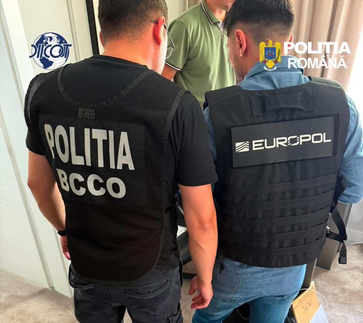 Polițiști și procurori în timpul perchezițiilor la Brăila