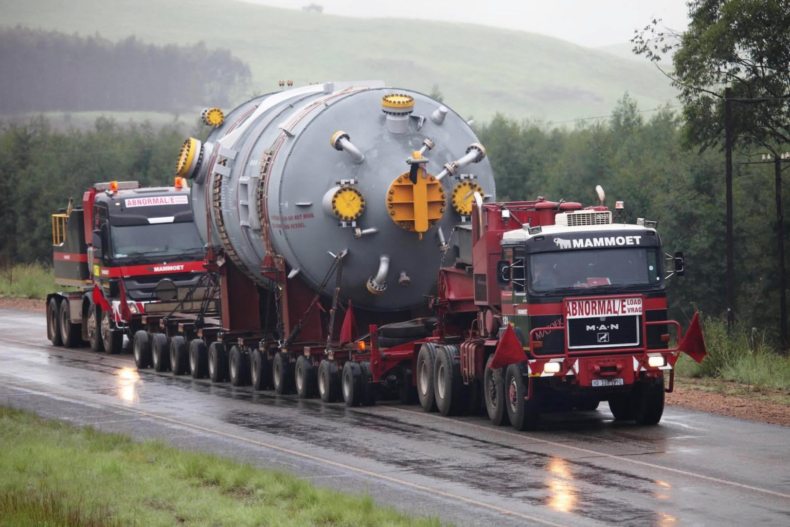 19 transporturi agabaritice traversează drumurile din România, pornesc din Târgoviște, Agigea și Galați