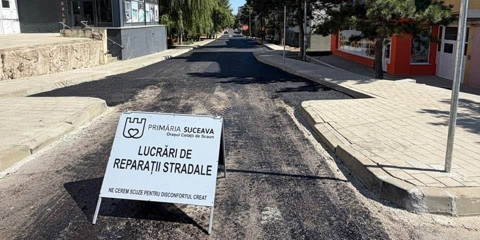 Primarul Vasile Rîmbu discutând despre lucrările de pe strada Iacob Zadik Primarul Vasile Rîmbu discutând despre lucrările de pe strada Iacob Zadik