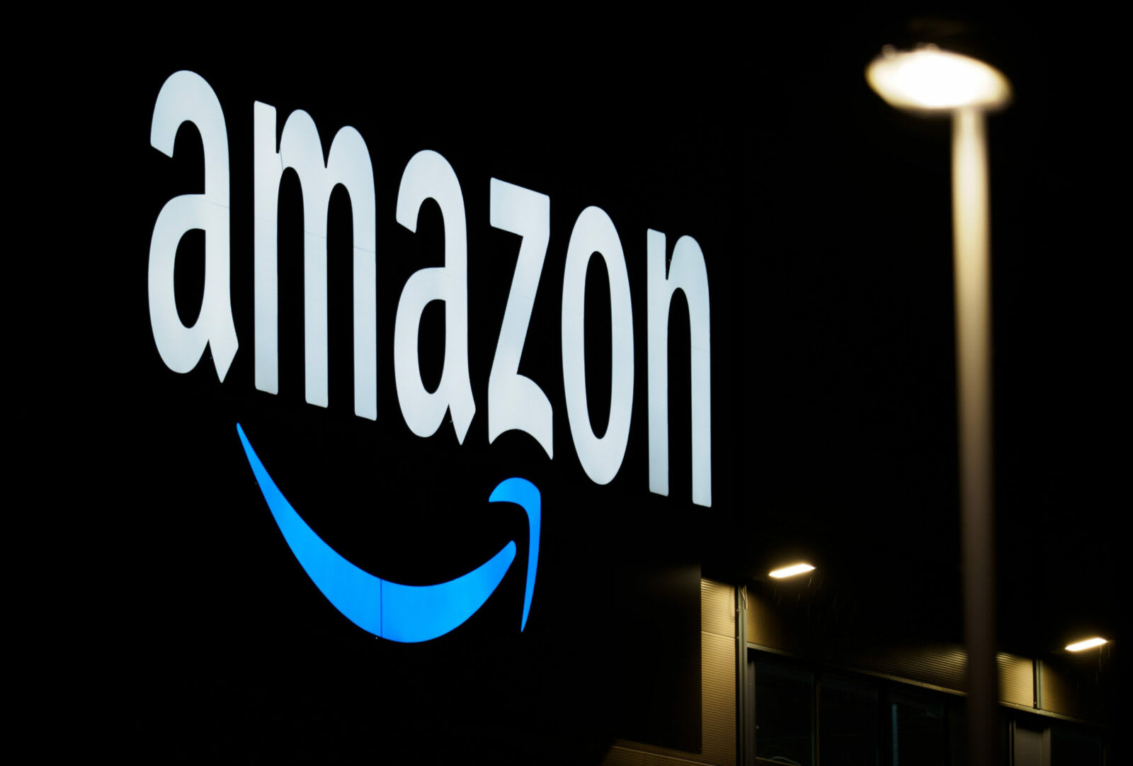 Procesor AI Amazon și servere cloud în centru de date Procesor AI Amazon și servere cloud în centru de date