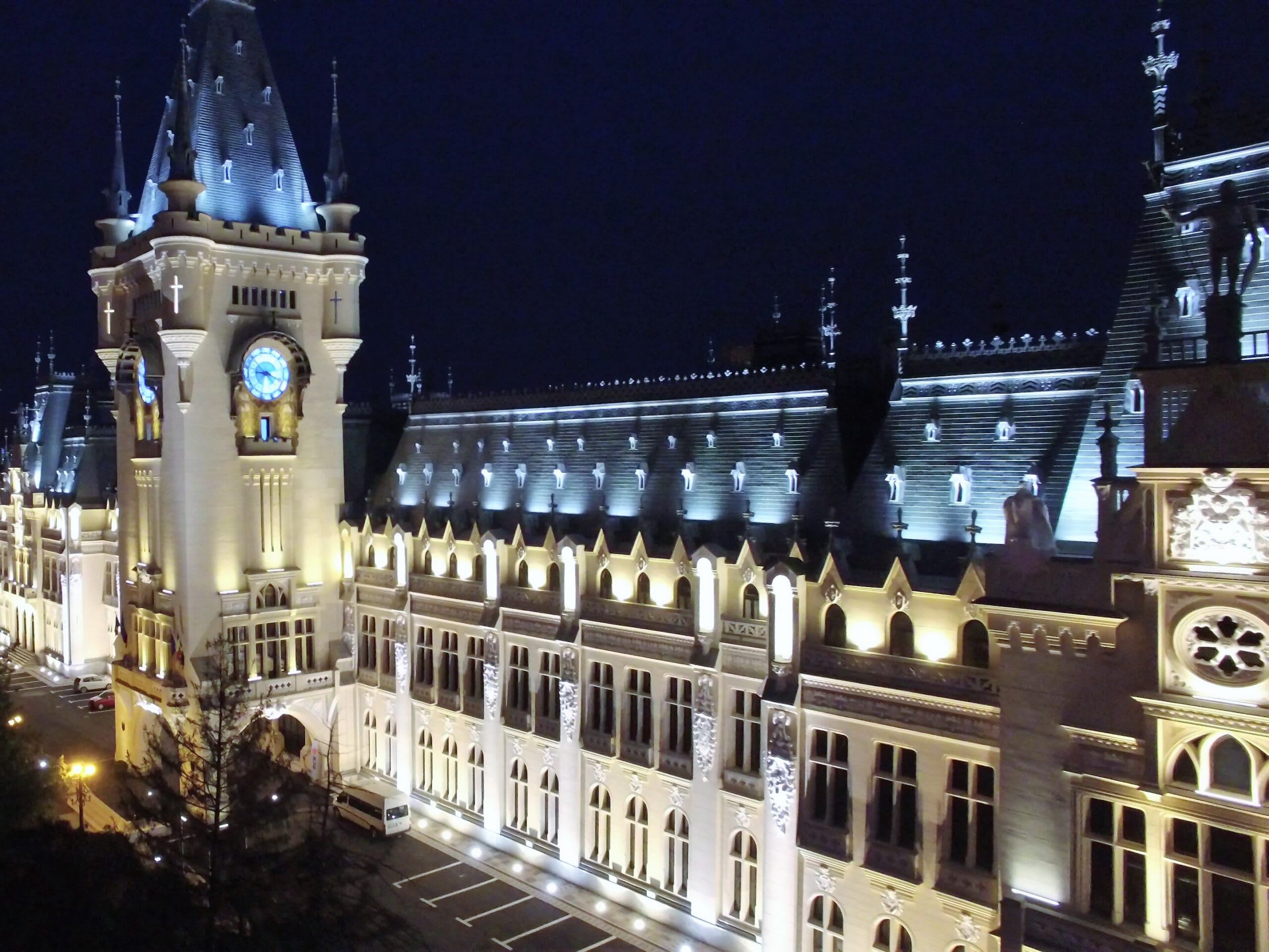 Iluminat public redus pe timpul nopții în Iași, zone centrale și spital Iluminat public redus pe timpul nopții în Iași, zone centrale și spital