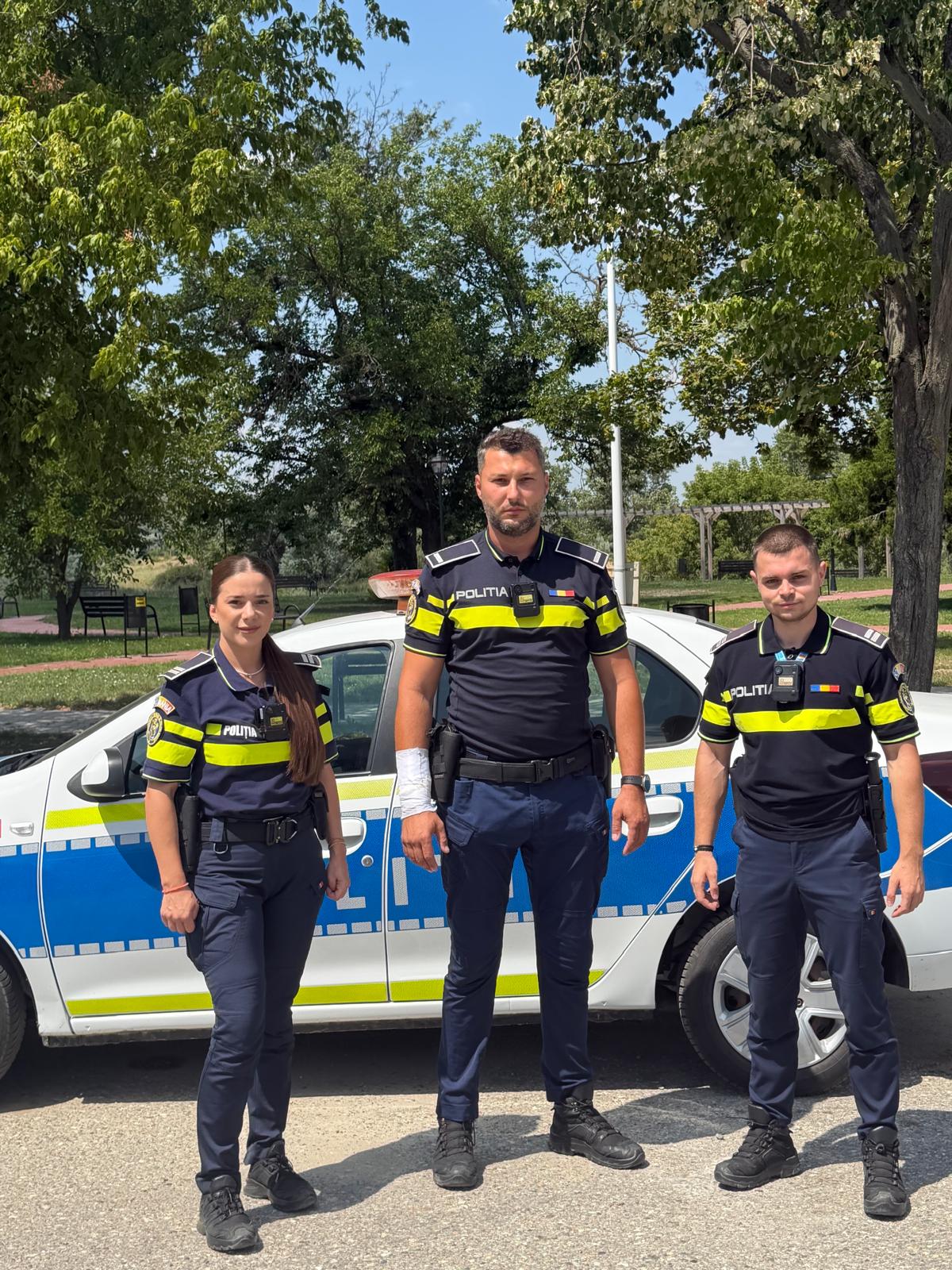 Trei polițiști din Olt au intrat în foc pentru a salvat un bărbat imobilizat