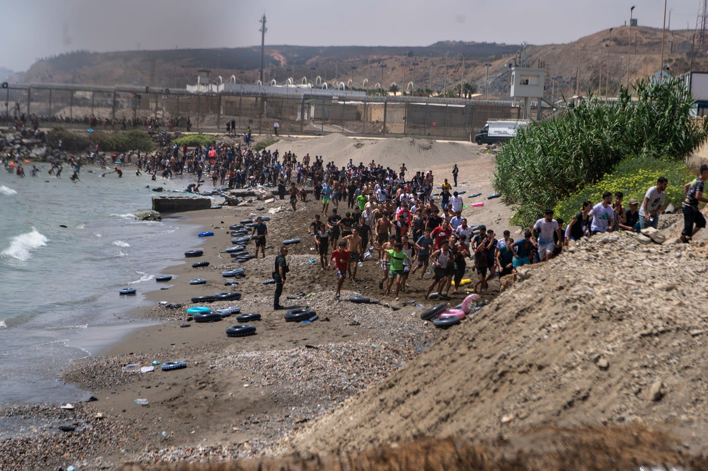 Rețelele de trafic de persoane din Maroc pregătesc un nou val de migranți în Ceuta în august 2026