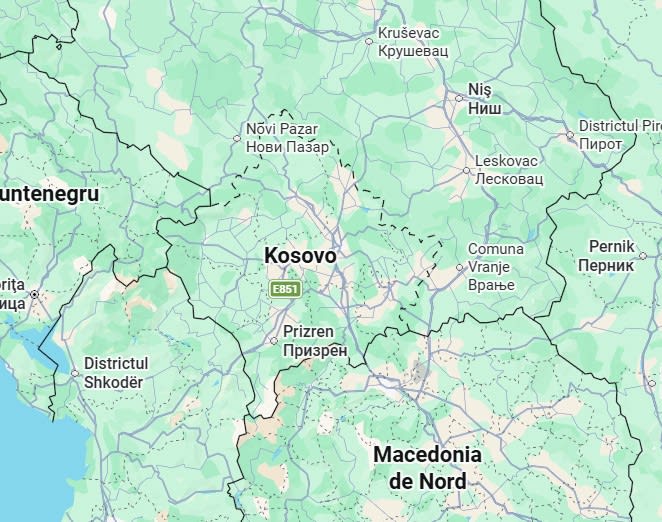 Echipe de criminaliști în Kosovo recuperând cadavre din groapa comună