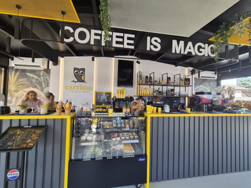 Caffegia din Vânători-Neamț a inaugurat noua terasă modernă pentru clienți