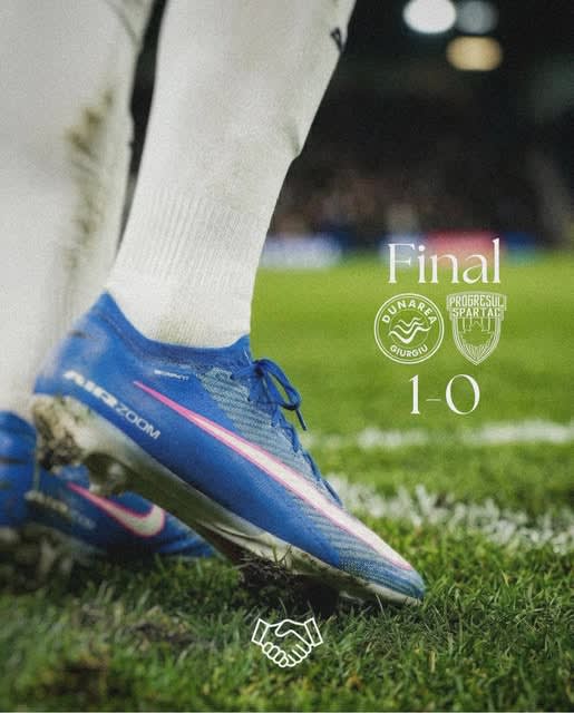 Jucători de fotbal giurgiuveni în acțiune pe stadionul Marin Anastasovici Jucători de fotbal giurgiuveni în acțiune pe stadionul Marin Anastasovici