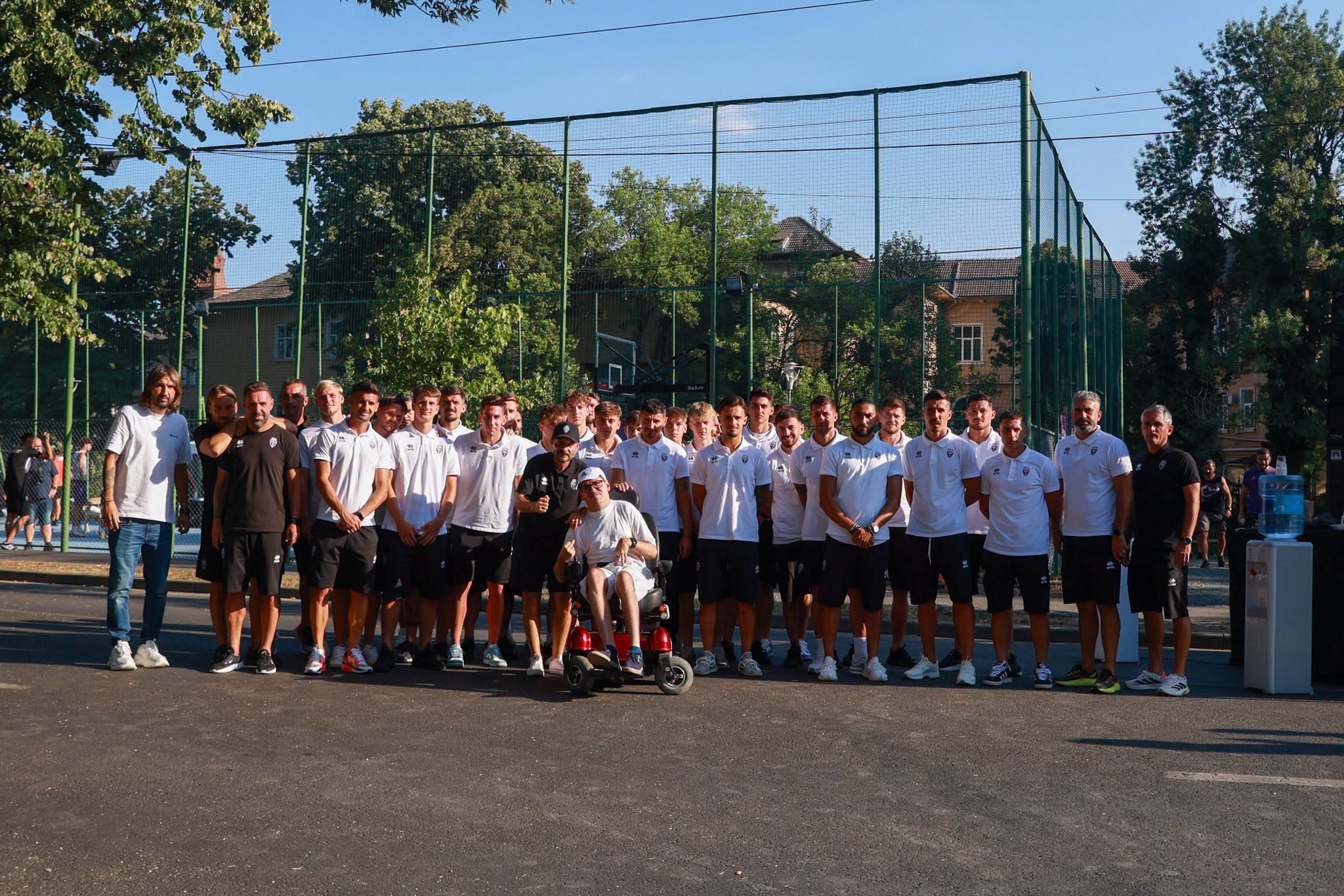 Copii participând la activități sportive în Parcul Central Timișoara