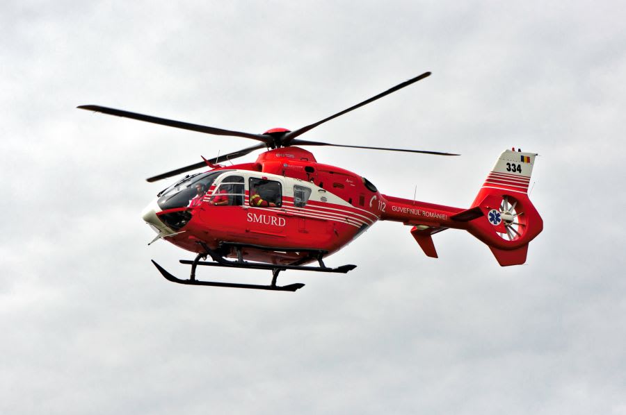 Elicopter SMURD transportând copil grav rănit în Ion Corvin