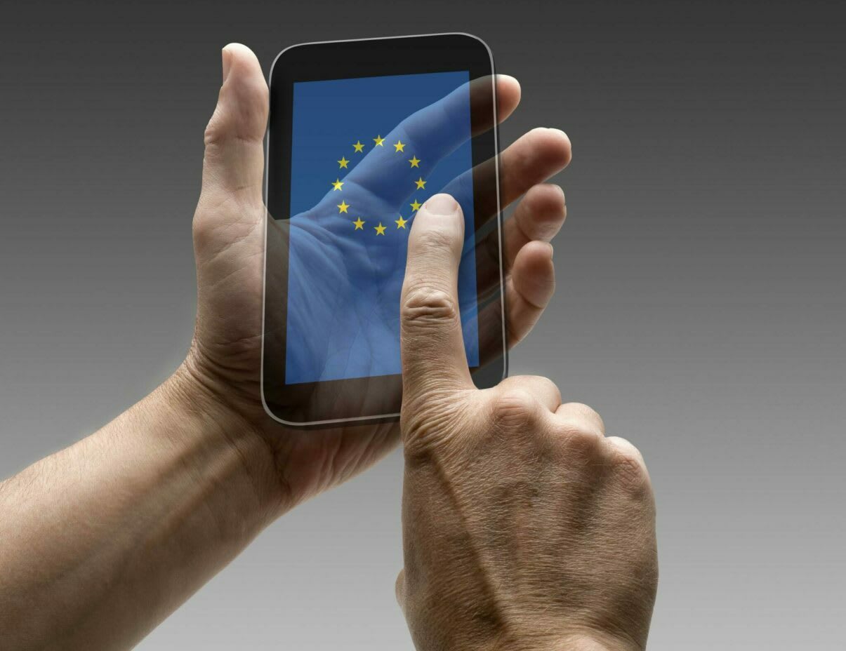 UE impune etichetarea obligatorie a conținutului generat de AI începând din 2 august 2026