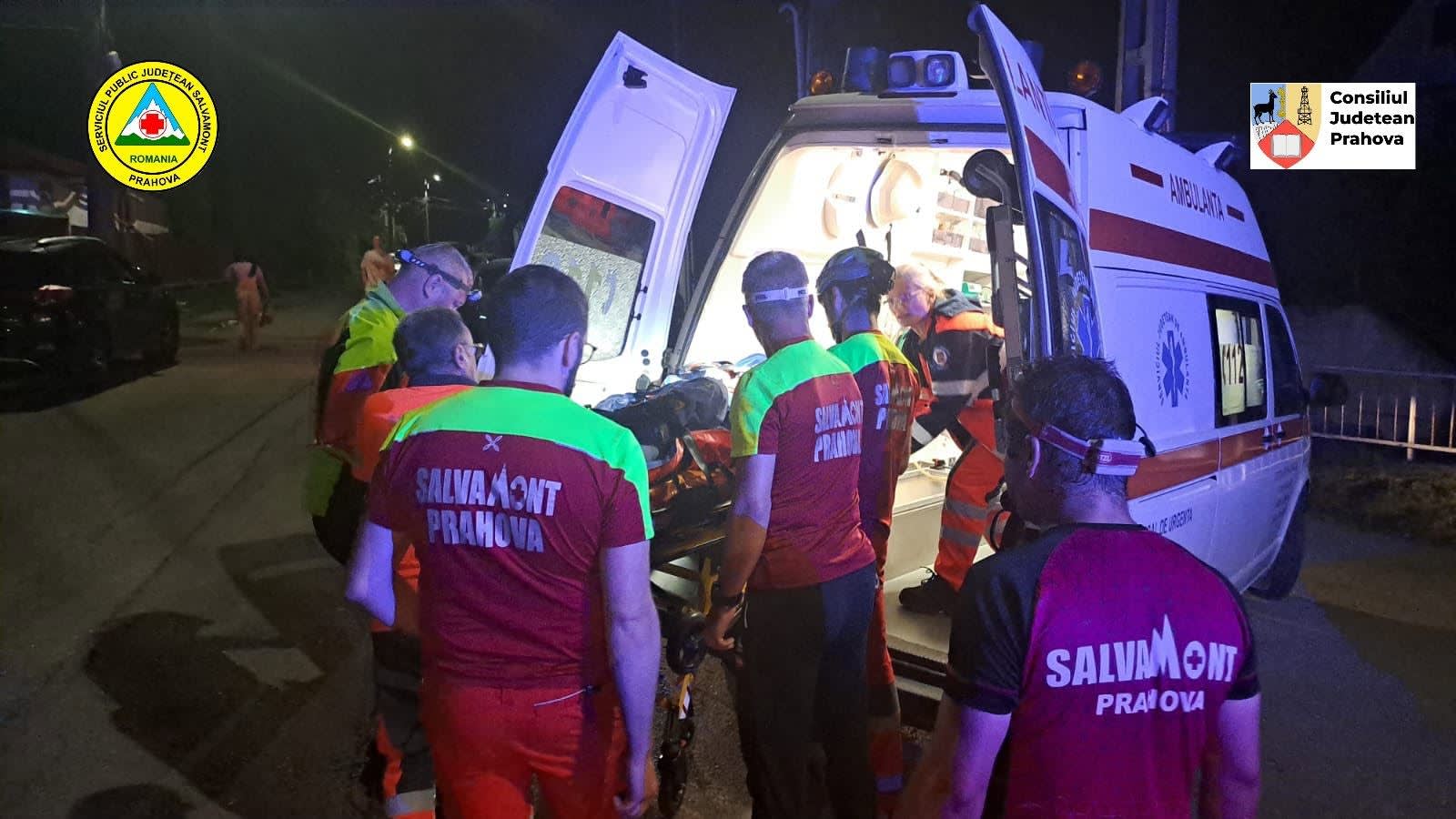 Salvamontiști intervenind la un traseu de cățărare montană în Prahova Salvamontiști intervenind la un traseu de cățărare montană în Prahova
