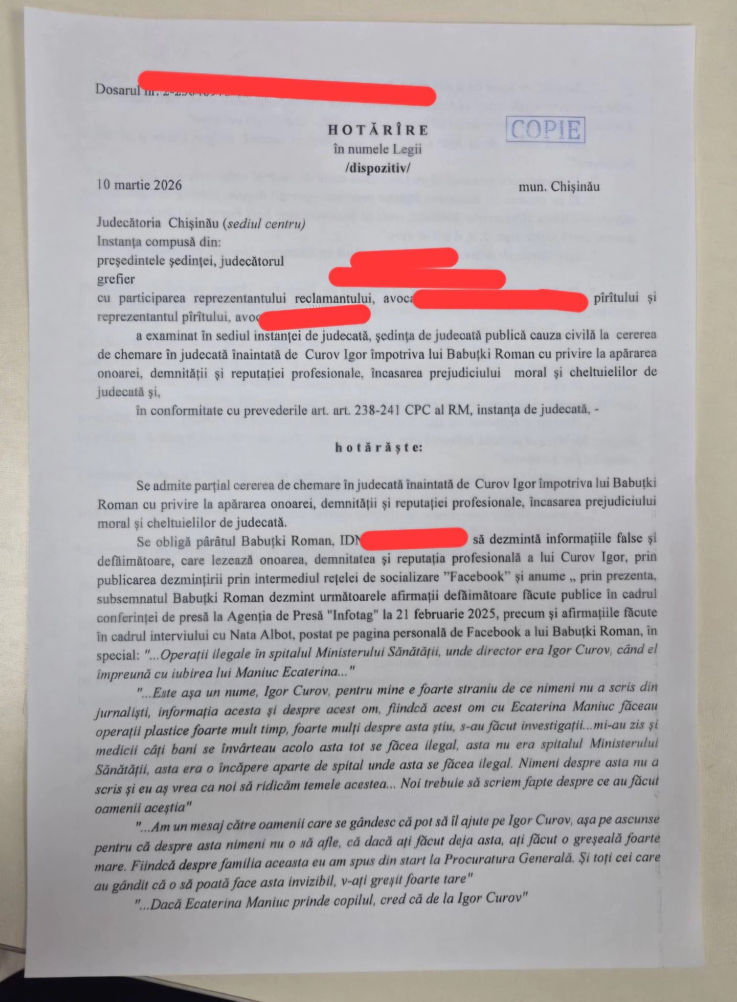 Tehnician dentar obligat să plătească 20.000 de lei daune morale unei pensionare lovite în piață