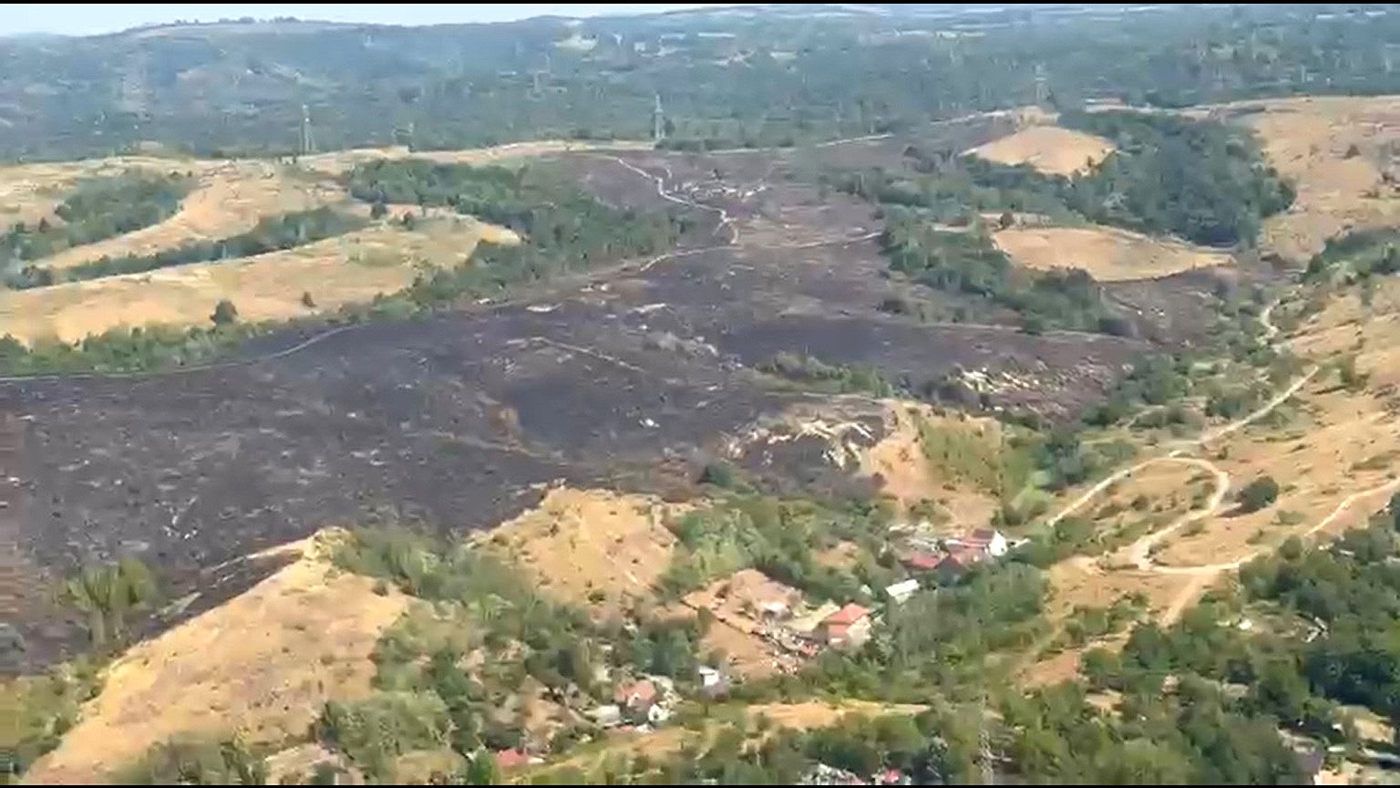 Pompieri în acțiune cu elicopterul la incendiu în Caraș-Severin