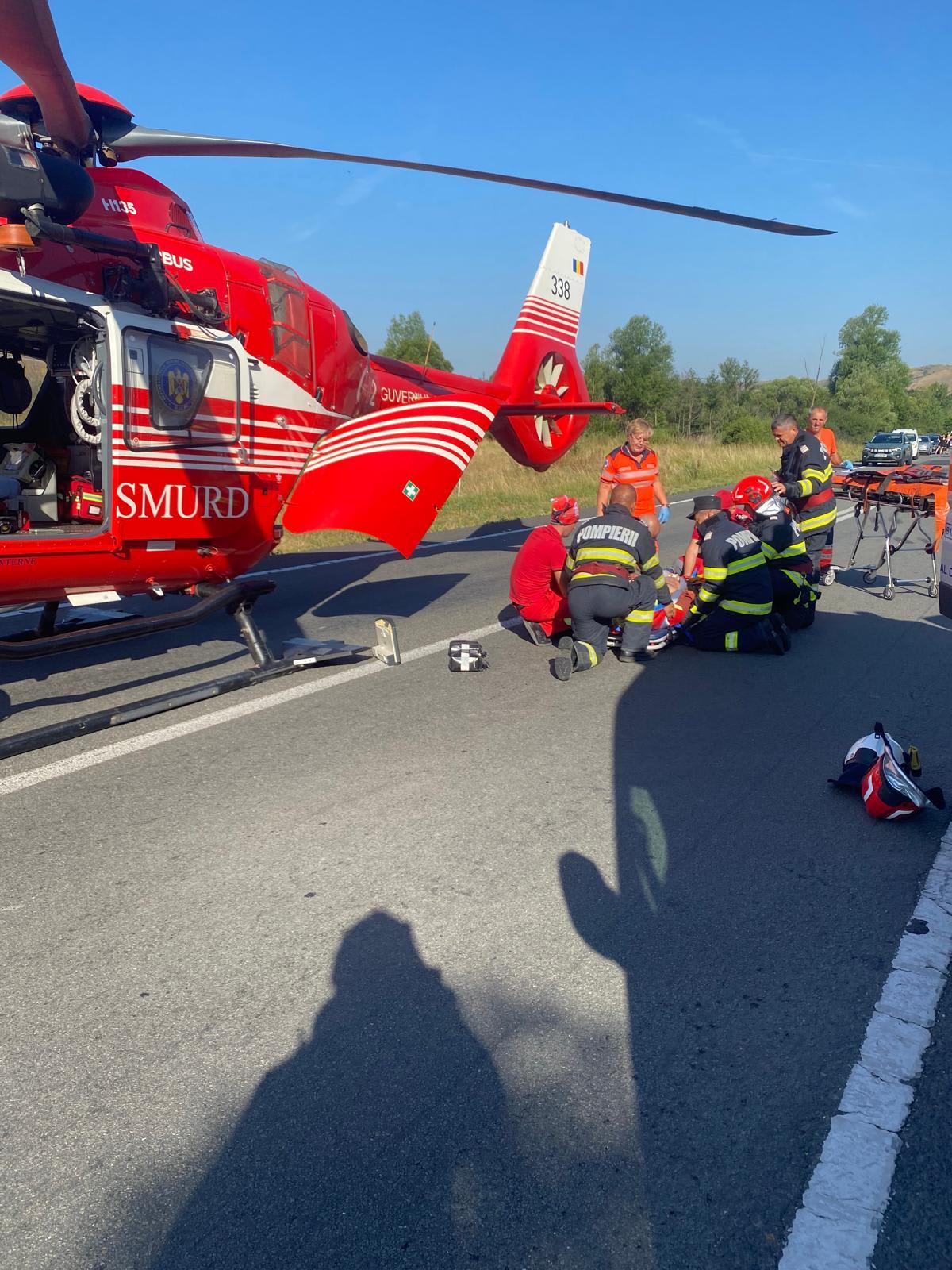 Elicopter SMURD preluând victimă din accident la Cinta Elicopter SMURD preluând victimă din accident la Cinta