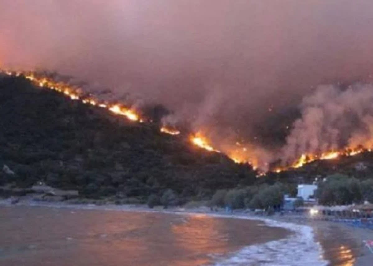 Două elicoptere românești s-au ciocnit în Grecia în timpul intervenției la un incendiu, anunță DSU