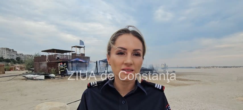 Echipaj de pompieri stingând incendiu la magazie pe plaja Zoom Beach, Constanța Echipaj de pompieri stingând incendiu la magazie pe plaja Zoom Beach, Constanța