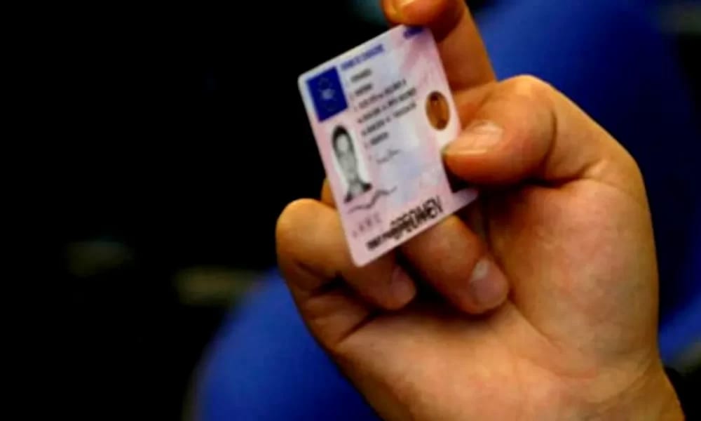 Permis de conducere digital pe telefon Permis de conducere digital pe telefon