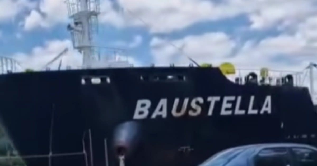Nava eșuată pe Canalul Sulina, intervenție de dezafectare Nava eșuată pe Canalul Sulina, intervenție de dezafectare