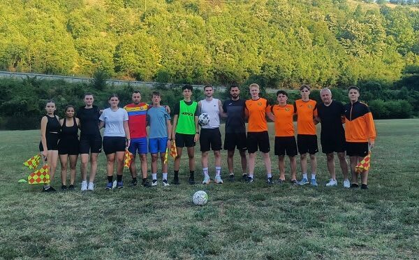 Arbitri tineri în timpul pregătirii la Băile Herculane Arbitri tineri în timpul pregătirii la Băile Herculane