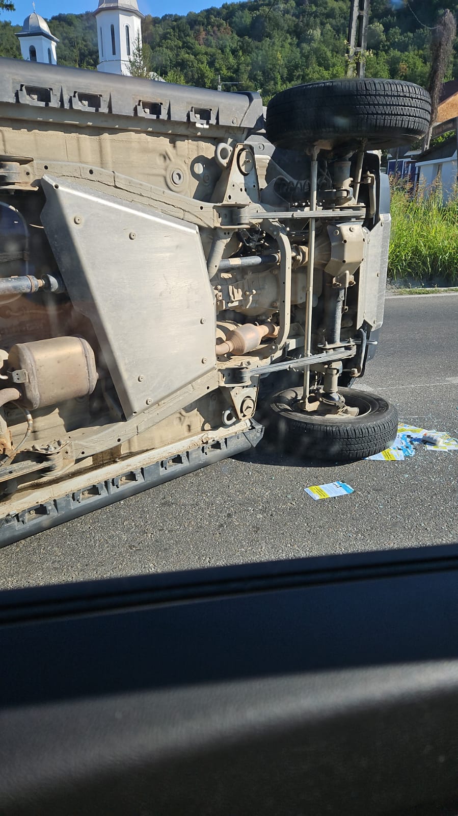 Impact între două autoturisme în satul Copăcelu, Vâlcea Impact între două autoturisme în satul Copăcelu, Vâlcea