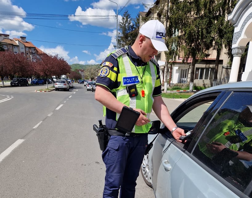 Polițiștii hunedoreni au reținut 30 de permise și au depistat șapte infracțiuni rutiere în weekend