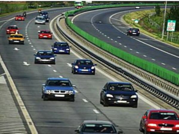 Trafic aglomerat pe autostrada A2 spre litoralul românesc