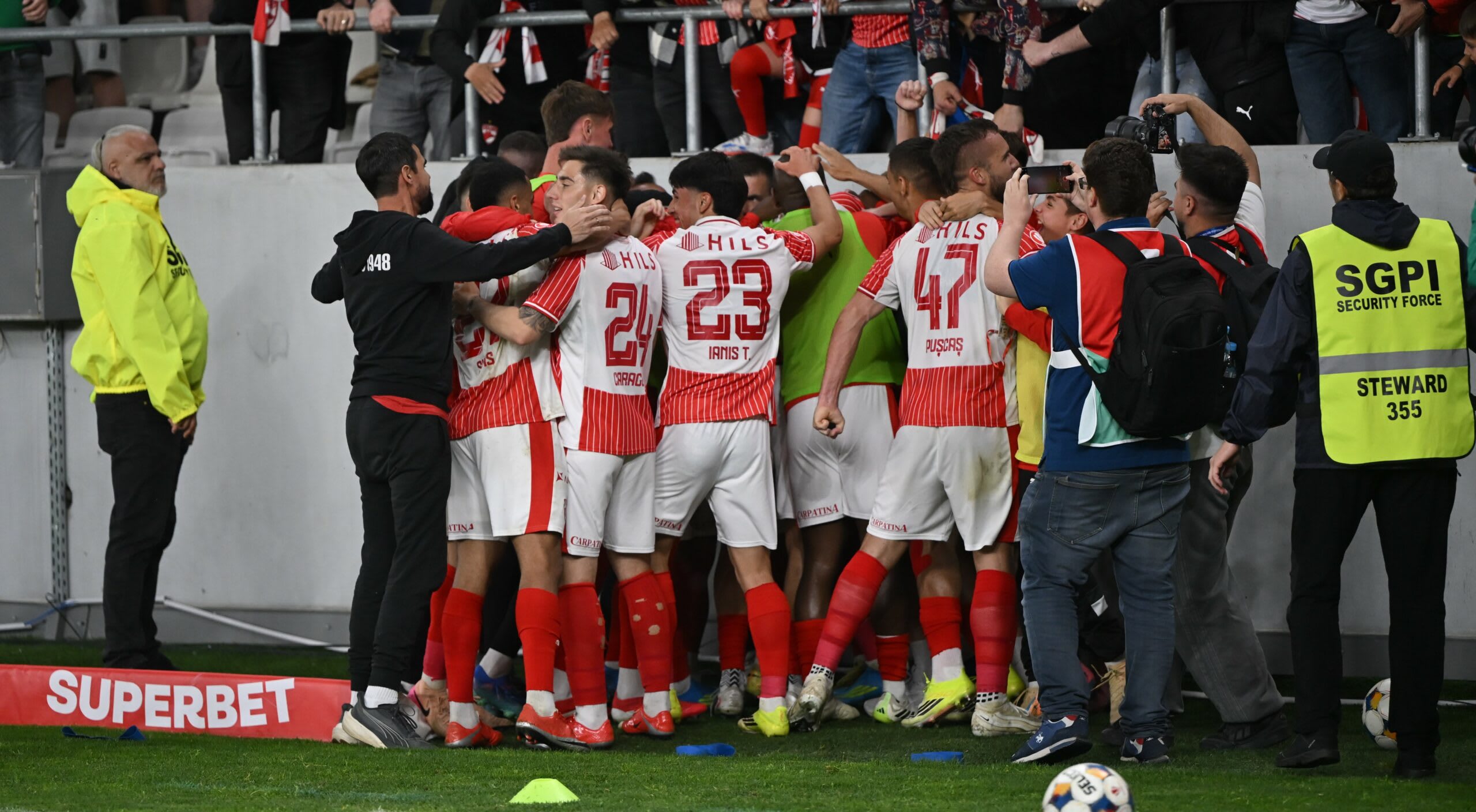 Adrian Caragea în tricoul lui Dinamo, în timpul unui meci Adrian Caragea în tricoul lui Dinamo, în timpul unui meci