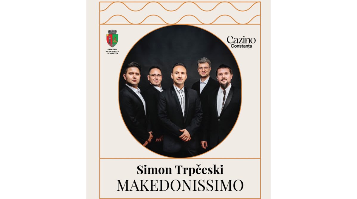Simon Trpčeski și ansamblul său în timpul unui concert pe malul mării Simon Trpčeski și ansamblul său în timpul unui concert pe malul mării
