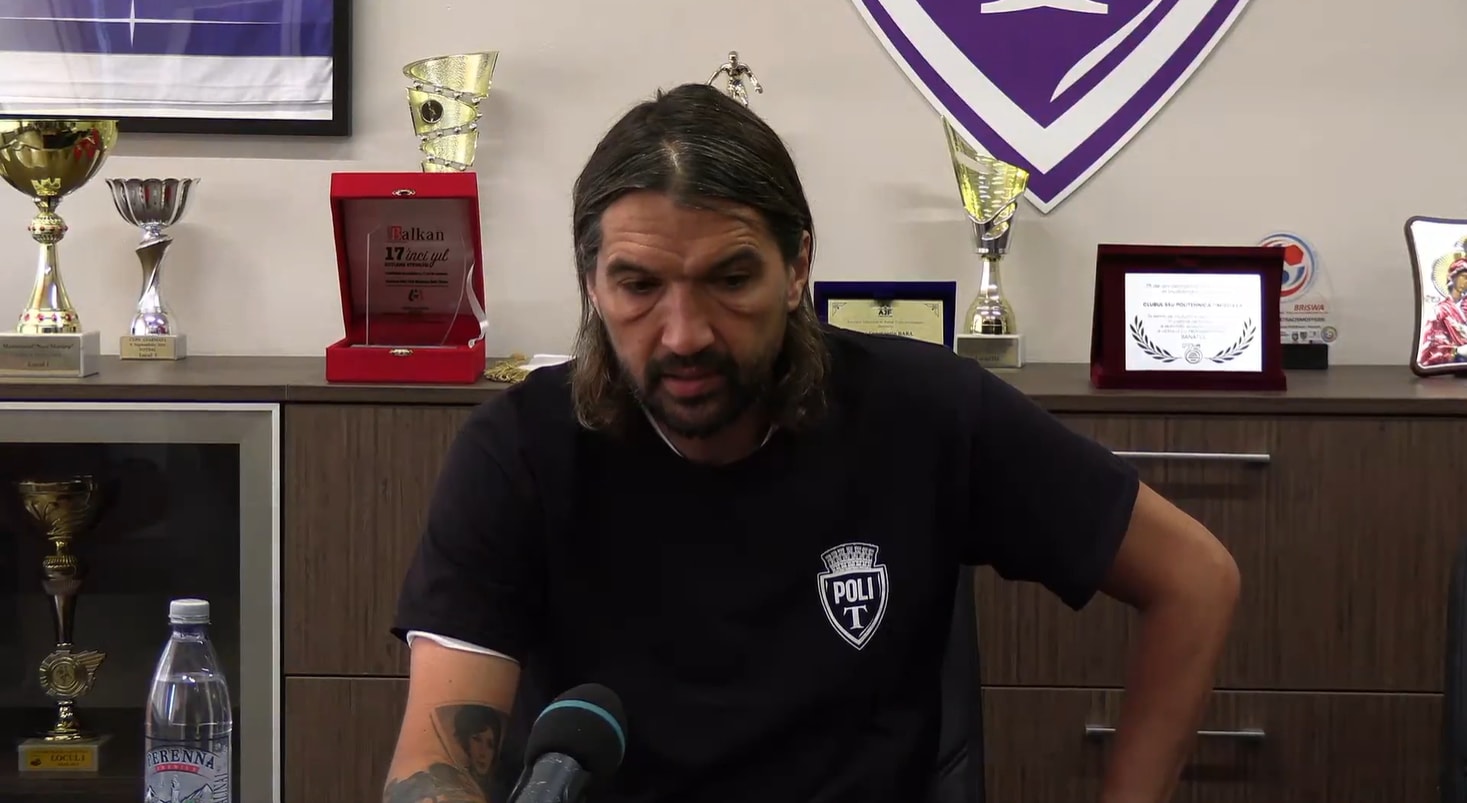 Antrenor Dan Alexa în timpul unui meci de fotbal