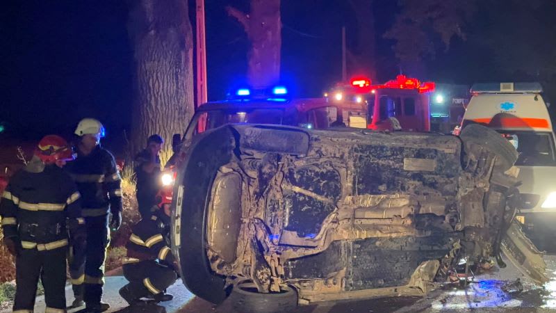 Accident rutier în județul Tulcea, autoturism răsturnat, intervenție ISU Accident rutier în județul Tulcea, autoturism răsturnat, intervenție ISU