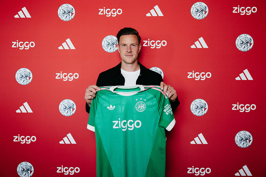Portar german Marc-André ter Stegen în acțiune la un meci de fotbal Portar german Marc-André ter Stegen în acțiune la un meci de fotbal