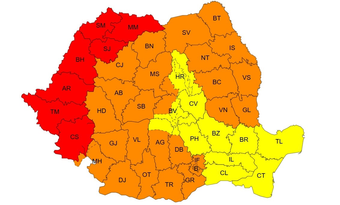 Termometru cu temperaturi ridicate, soare puternic, peisaj rural din Teleorman Termometru cu temperaturi ridicate, soare puternic, peisaj rural din Teleorman