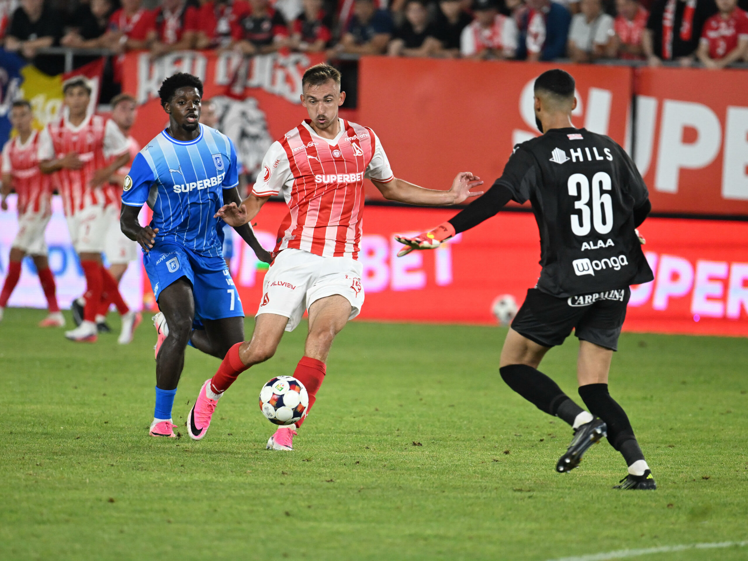 Nikita Stoinov în acțiune pe terenul de fotbal Nikita Stoinov în acțiune pe terenul de fotbal
