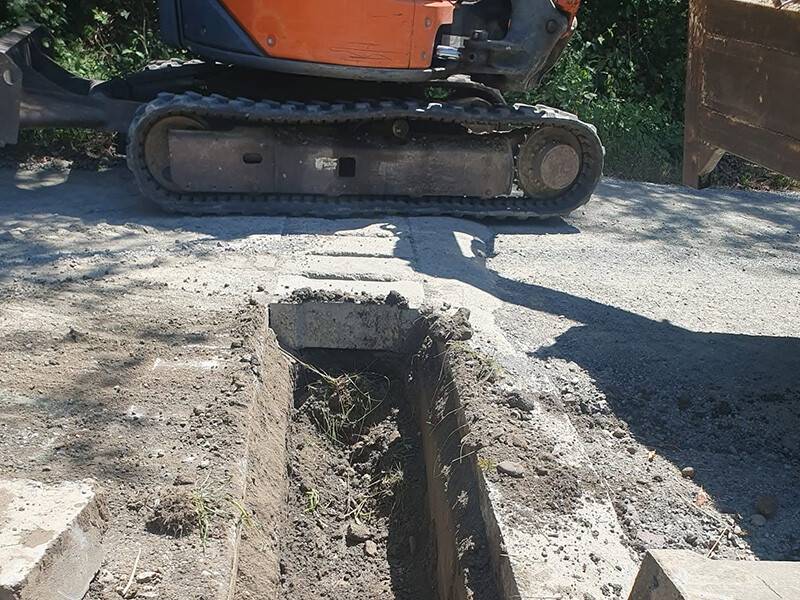 Lucrări de infrastructură în Recea, muncitori și utilaje Lucrări de infrastructură în Recea, muncitori și utilaje