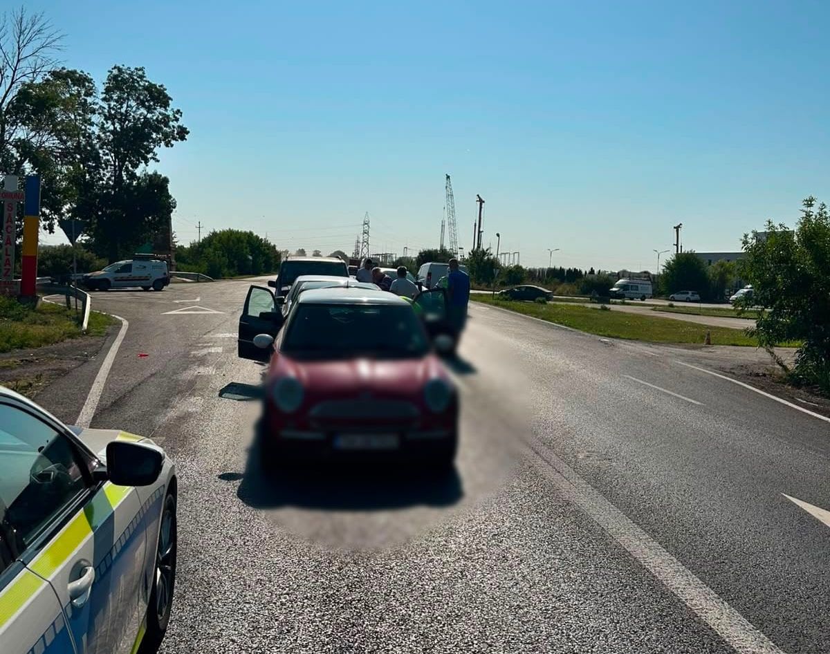 Mașini avariate după accident în lanț pe DN 59A, Timișoara Mașini avariate după accident în lanț pe DN 59A, Timișoara