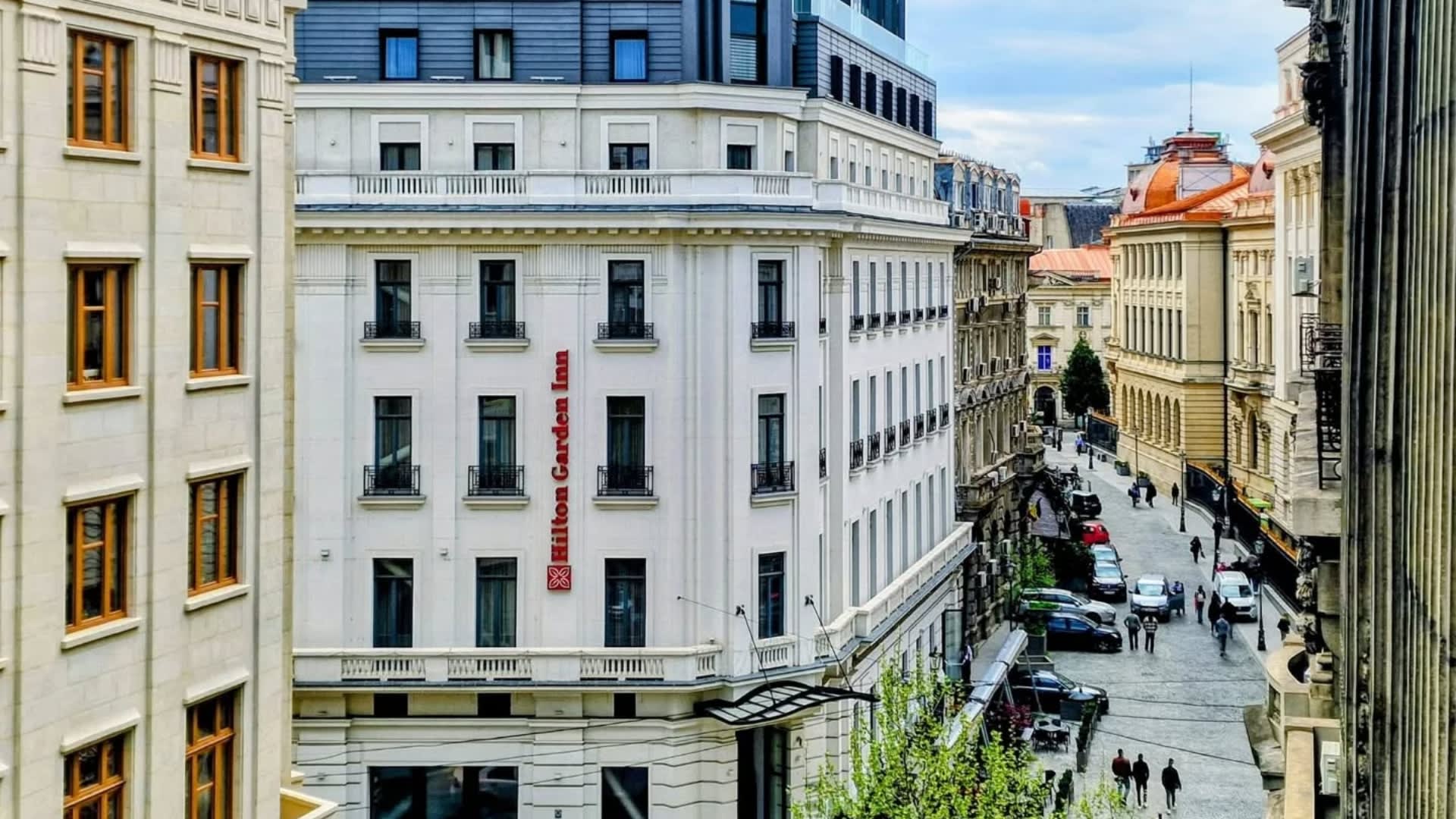 Hotelul Garden Inn din București oprește iluminatul fațadei pentru economisire energetică