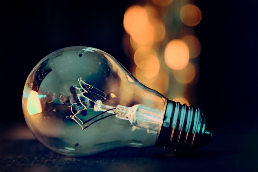 Rețea electrică cu cabluri și stâlpi de iluminat în Constanța Rețea electrică cu cabluri și stâlpi de iluminat în Constanța