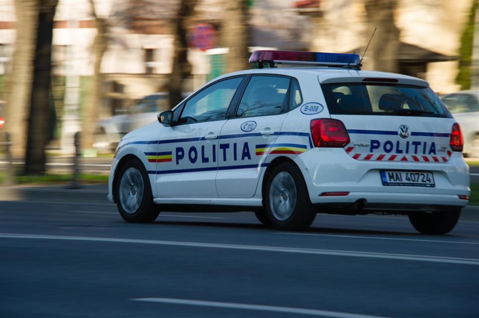 Polițiștii din Deva au intervenit rapid pentru a stinge focul de pe un bărbat de 31 de ani