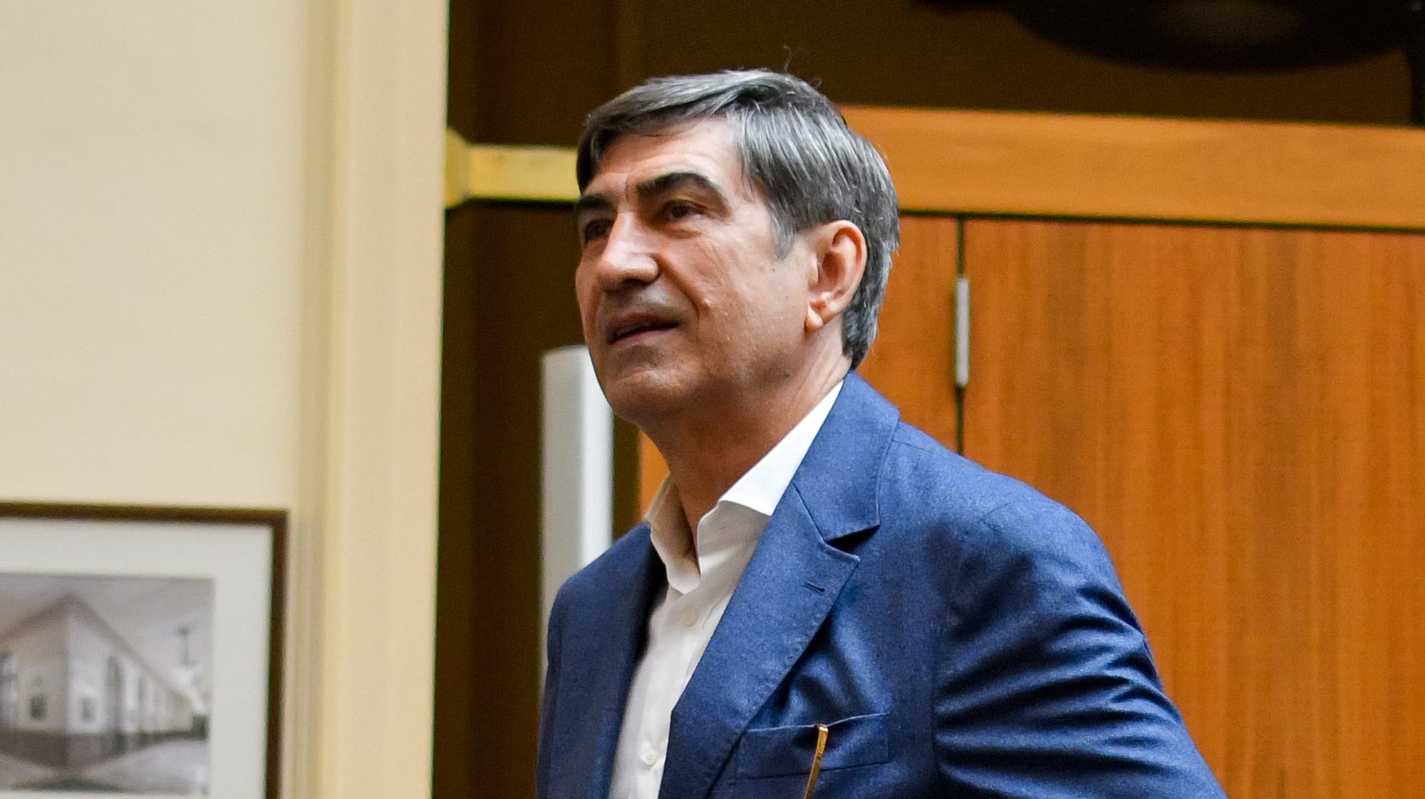 Victor Pițurcă criticând conducerea FCSB în timpul conferinței Victor Pițurcă criticând conducerea FCSB în timpul conferinței