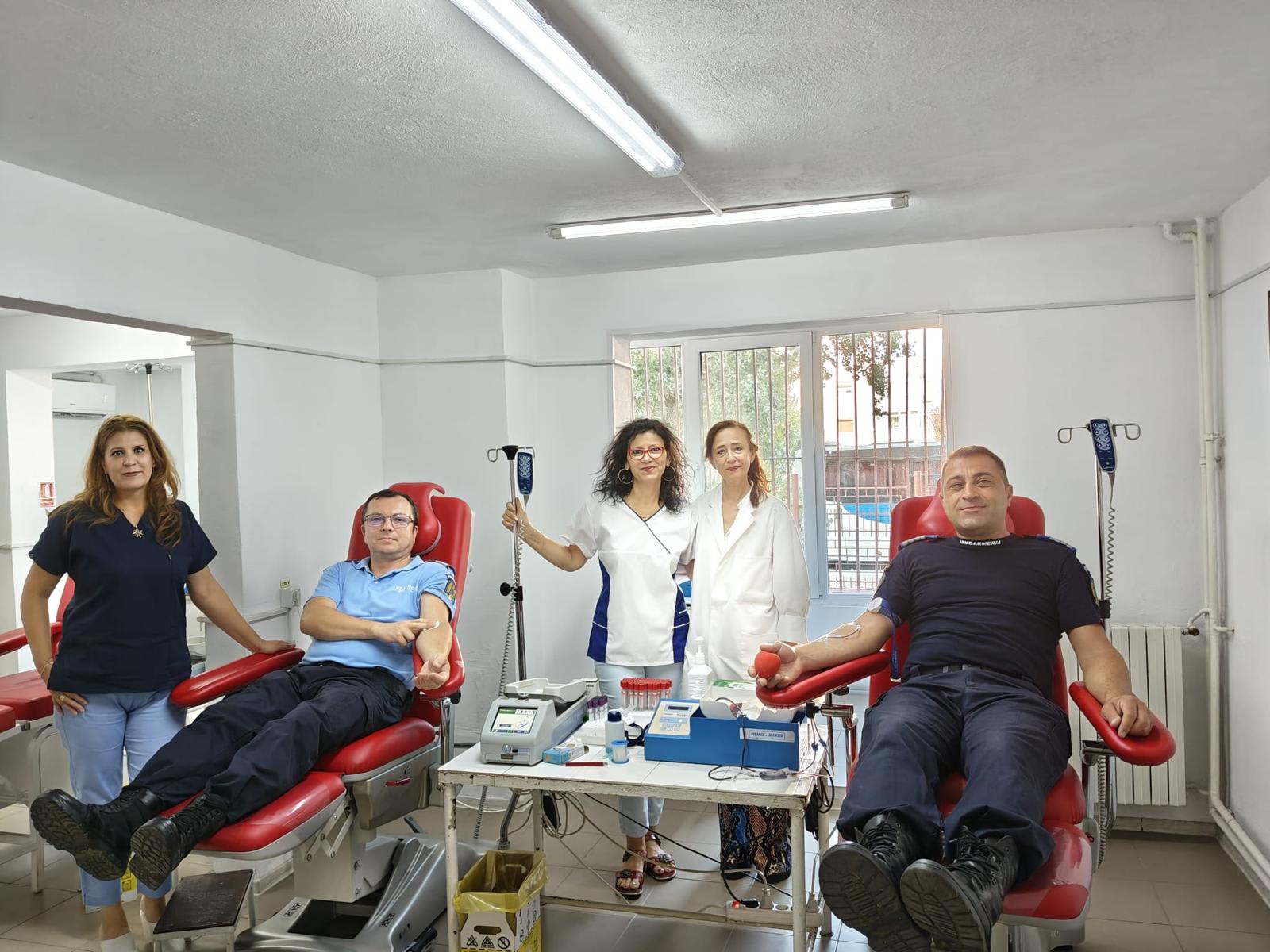 Jandarmi din Mehedinți în acțiune de donare sânge Jandarmi din Mehedinți în acțiune de donare sânge