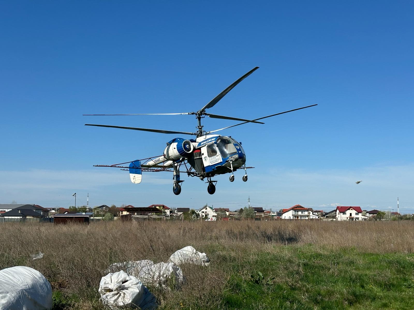 Galați începe campania de dezinsecție aeriană cu elicopterul joi dimineață