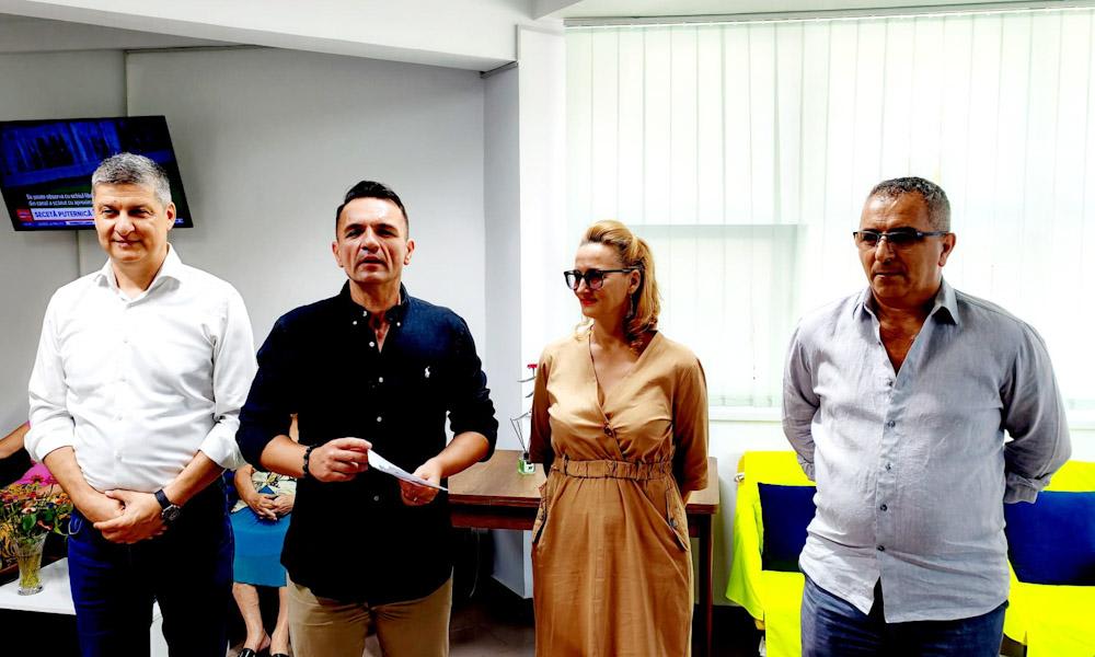Bătrâni beneficiind de servicii de îngrijire la domiciliu în Târgoviște Bătrâni beneficiind de servicii de îngrijire la domiciliu în Târgoviște