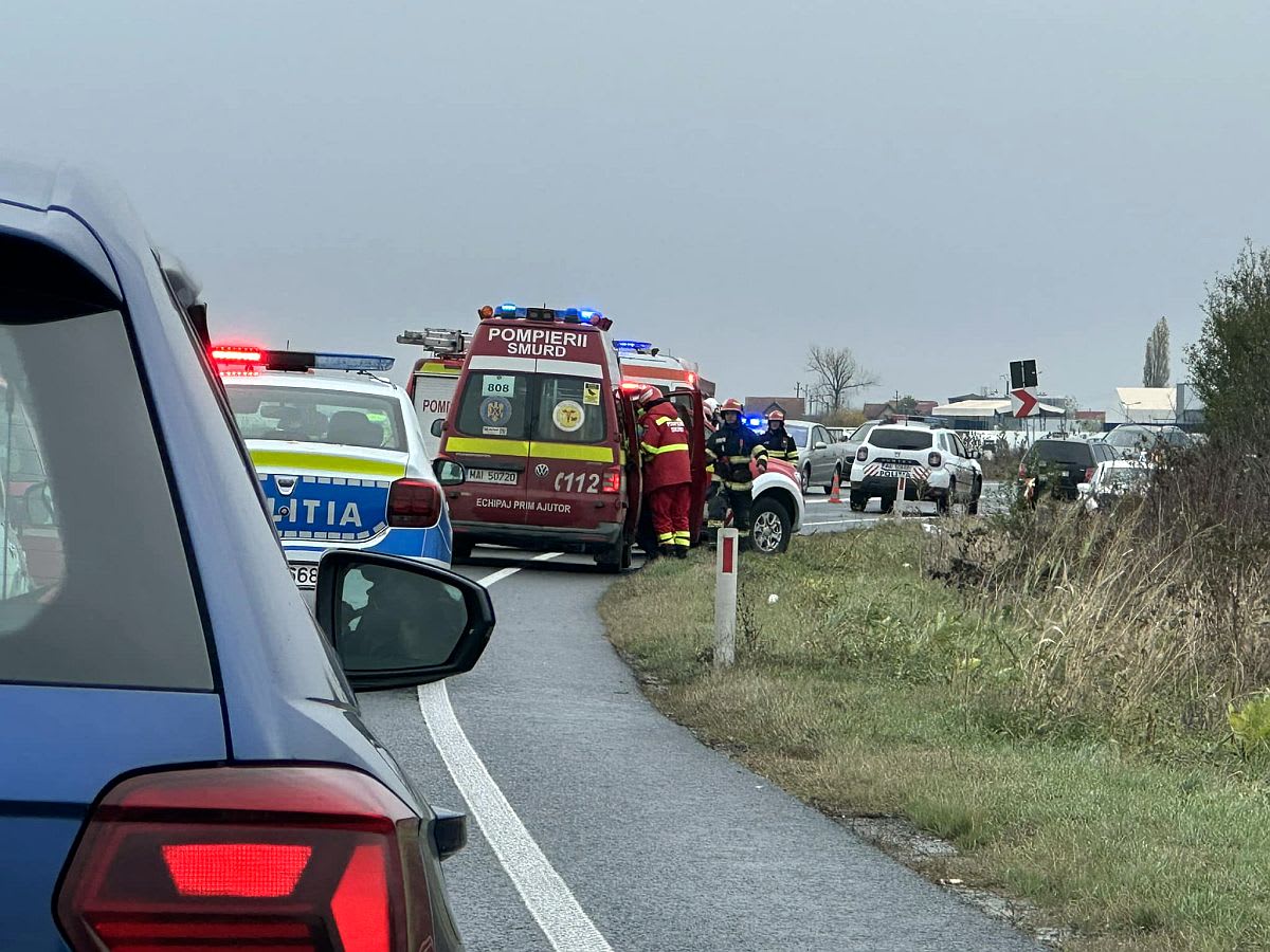 Accident rutier în Timiș cu mașină de poliție și autoturisme avariate Accident rutier în Timiș cu mașină de poliție și autoturisme avariate