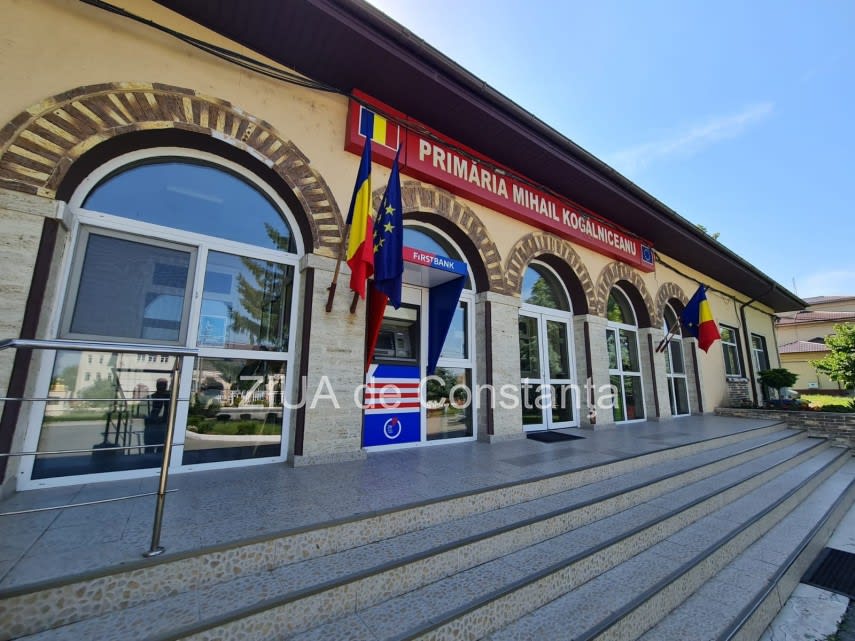 Șantier construcții în Mihail Kogălniceanu, echipe de ingineri și muncitori Șantier construcții în Mihail Kogălniceanu, echipe de ingineri și muncitori
