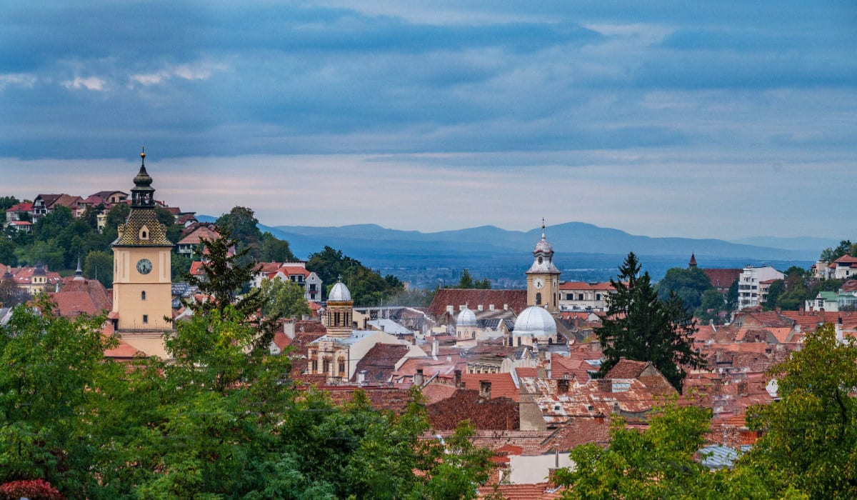 Lumină stradală controlată în Brașov noaptea Lumină stradală controlată în Brașov noaptea