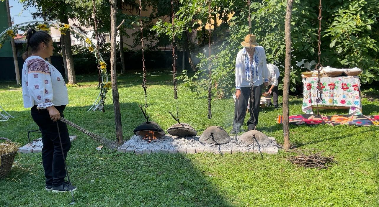 Proiectul «Cultura țăstului în Oltenia» vizează includerea pâinii la țăst în patrimoniul UNESCO