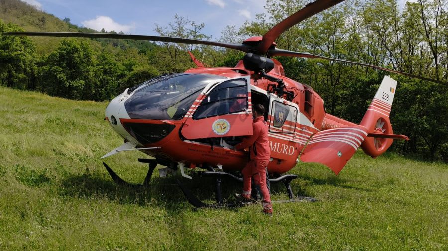 Tractor răsturnat în Palanca, sat Cădărești: șoferul găsit în stop cardio-respirator a fost declarat stins din viață