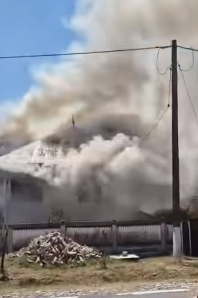 Incendiu la Scoarța: anexă gospodărească și locuință, intervenție cu patru autospeciale
